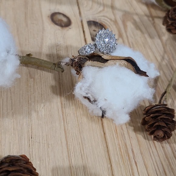 🤍🤍NEW🤍🤍 BREATHTAKING!! Clear CZ Ring in SILVER Plating - Picture 8 of 16